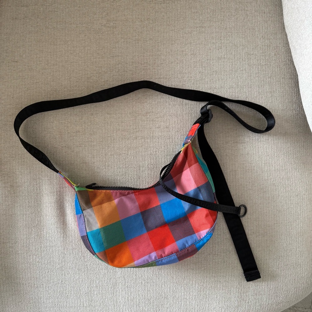 BAGGU Madras Small Crescent Bag